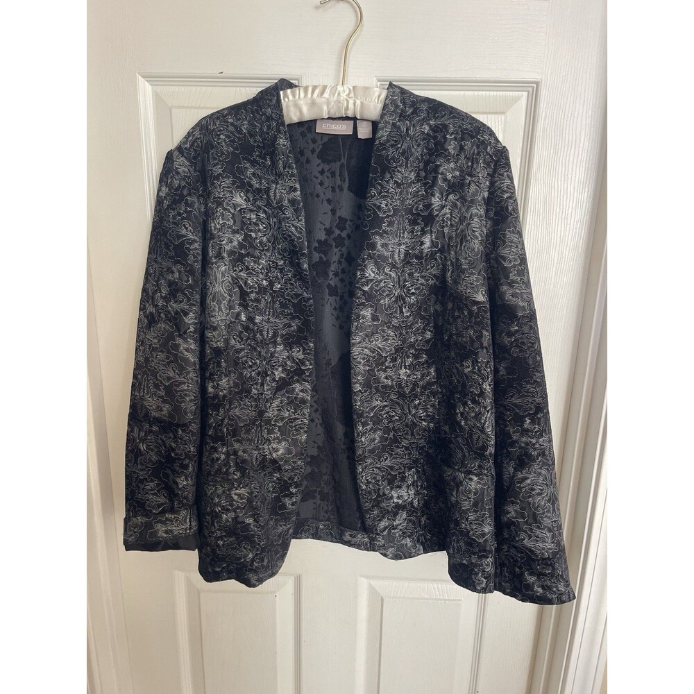 Chicos Women’s Black White Embroidered Floral Blazer Size 3